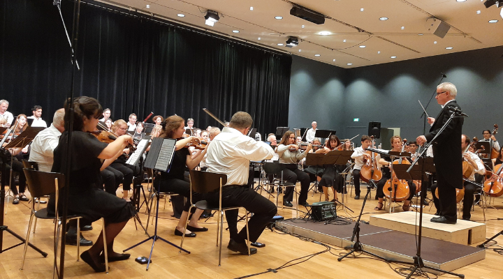 Svájci szimfónikus zenekarral muzsikáltak snétbergeres diákok